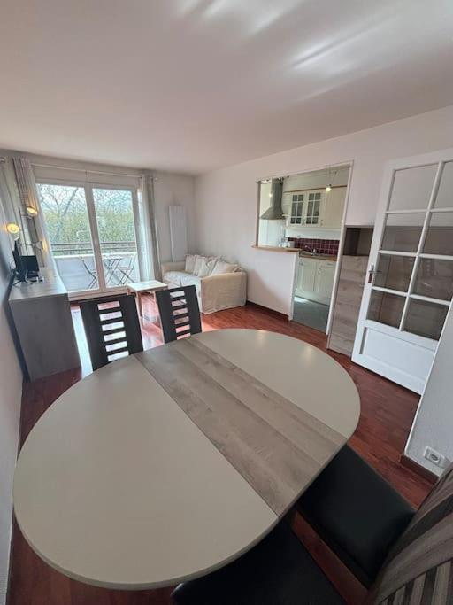 F3 Avec Balcon 5 Min Gare Sqy Et Parking Gratuit Apartment Гианкур Екстериор снимка