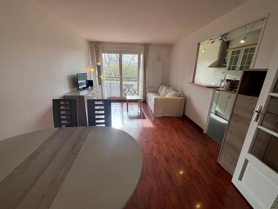 F3 Avec Balcon 5 Min Gare Sqy Et Parking Gratuit Apartment Гианкур Екстериор снимка